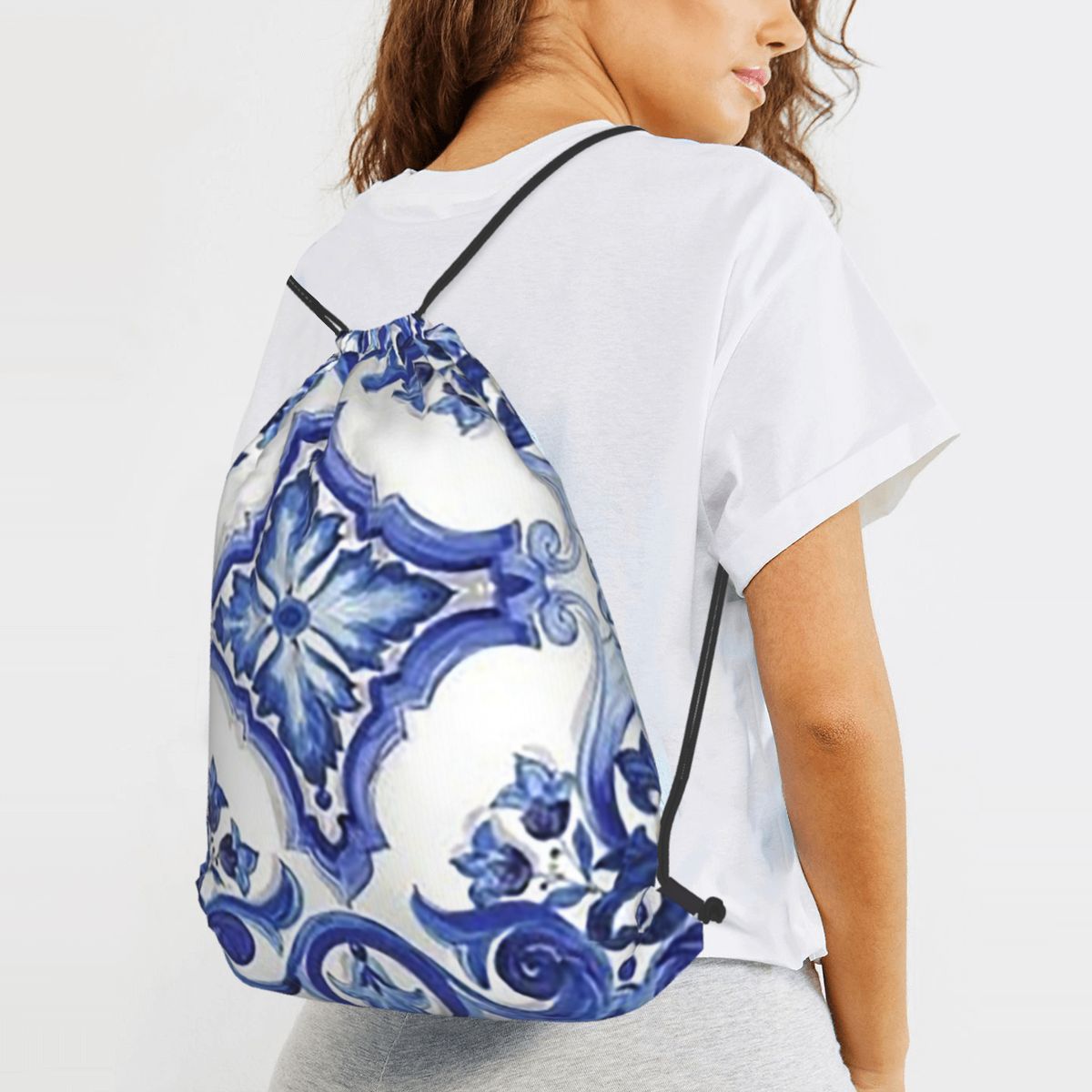 Blue Ornate Floral Mediterrane - Tile Bag Drawstring recension och pris